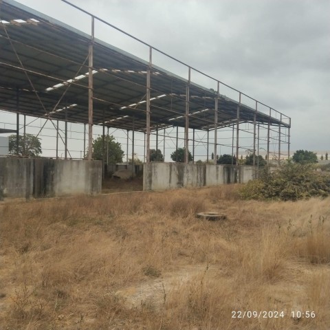 Estaleiro de 2 hectares, detrás do KERO Viana, Viana.