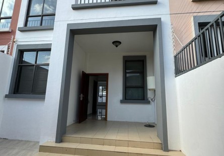 Anúncio Excelente moradia T3, geminada, no Condomínio Austin, Camama.