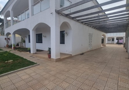 Anúncio Vivenda V3 com anexo e piscina, no Benfica rua do BFA.