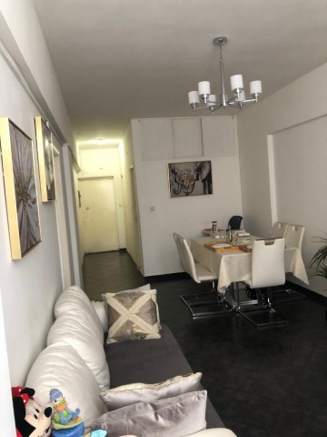 Apartamento T1, no Largo das Ingombotas, Centro da Cidade.