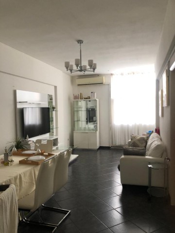 Apartamento T1, no Largo das Ingombotas, Centro da Cidade.