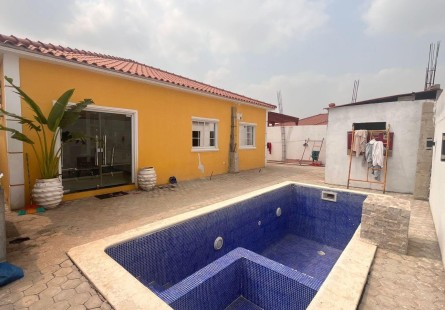 Anúncio Vivenda V3 com piscina e anexo, Condomínio Infinity Gold, 11 de Novembro.