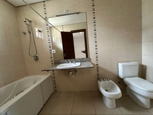 Apartamento T2, no condomínio Laguna Residencial, Talatona.