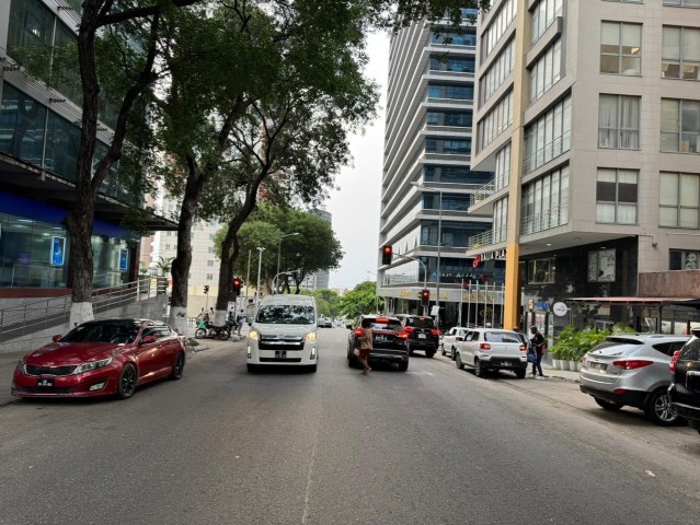 Escritório suíte, mobiliado, na Mutamba, Centro da Cidade.