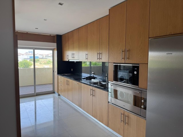 Luxuoso apartamento T4, no Condomínio Ymoluanda - Talatona.