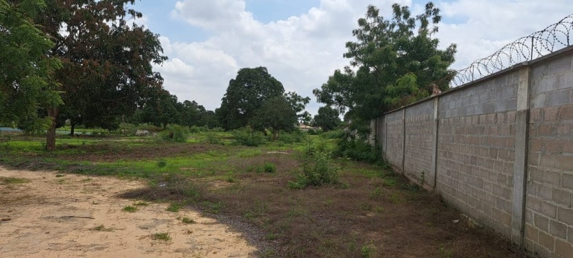 TERRENO DE 2.5 HECTARES CIRCUJACENTE AO CONDOMÍNIO KASSAMA - VIA EXPRESSA