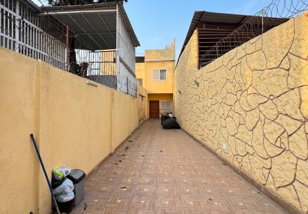 Anúncio Vivenda V5, no Mártires, Maianga, Luanda.
