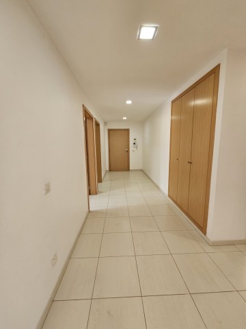 Apartamento T5 sem mobília, no condomínio Cristal Terrace, Talatona.