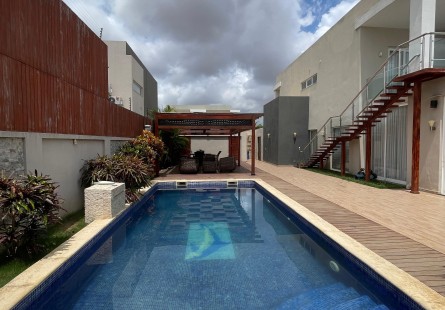 Anúncio Vivenda V4 com piscina e anexo, na Urbanização Boa Vida, Via Expressa.
