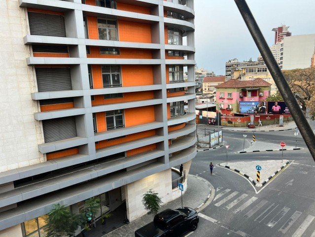 Escritórios na Ingombota, Rua José da Silva Lameira.