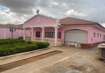 Anúncio Vivenda V5 com anexo, no Condomínio Vila Florescer, Camama.