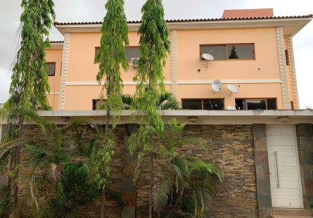 Anúncio Vivenda T5 com piscina e anexo, no Bairro Capolo 2