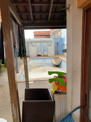 Vivenda T5 com piscina e anexo, no Bairro Capolo 2