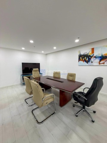 Escritório de 216m², mobiliado, no Belas Business Park, Talatona.