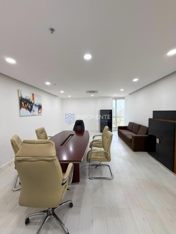 Escritório de 216m², mobiliado, no Belas Business Park, Talatona.