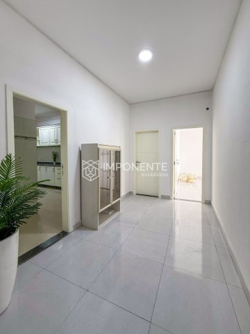 Apartamento T3, no edifício Teixeira Duarte, largo Serpa Pinto, centro da Cidade.