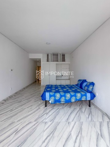 Apartamento T3, no edifício Teixeira Duarte, largo Serpa Pinto, centro da Cidade.