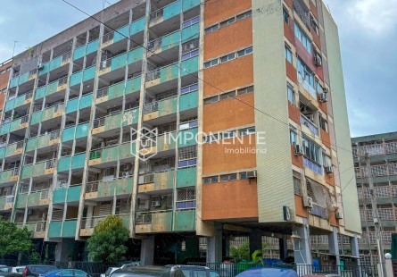 Anúncio Apartamento T3, na Maianga, defronte ao Restaurante Panela de Barro.