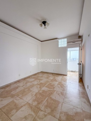 Apartamento T3, na Maianga, defronte ao Restaurante Panela de Barro.