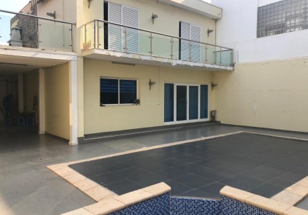 Anúncio Vivenda V5 com piscina e anexo, no Condomínio Hípicos, Benfica.