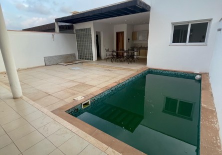 Anúncio Vivenda V3 com anexo e piscina, no Condomínio Vila Vermonte, Benfica.