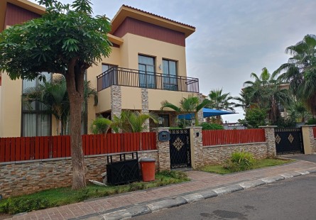 Anúncio Vivenda V4 com piscina e anexo, no Condomínio Kuditemo, Lar do Patriota.
