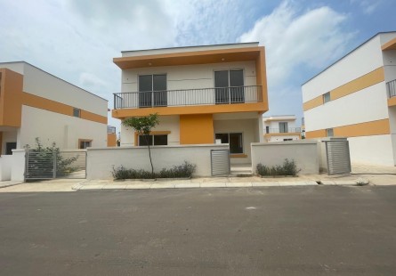 Anúncio Vivenda V4, no Condomínio Orlando, Centralidade do Kilamba.