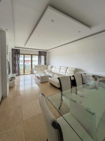 A Venda Apartamento T3, no Condomínio Clássicos do Sul, Benfica.