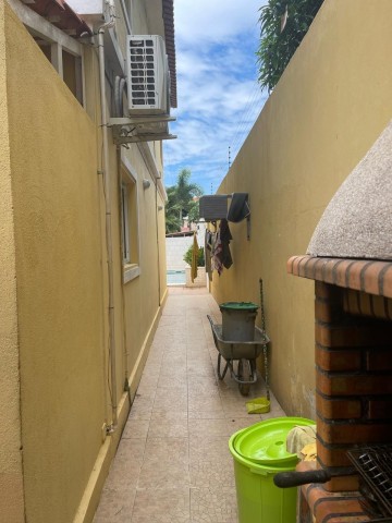 A Venda Luxuosa vivenda V4 com piscina e anexo, por detrás da Mundial Seguro, Talatona.