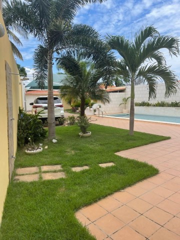 A Venda Luxuosa vivenda V4 com piscina e anexo, por detrás da Mundial Seguro, Talatona.