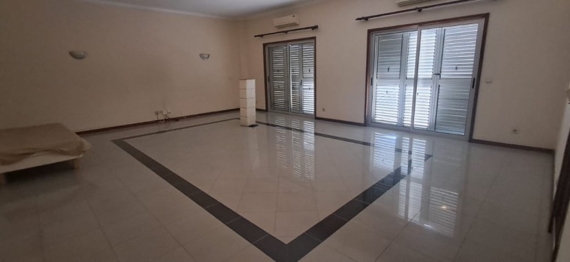 A Venda Apartamento T3, no Edifício Saltire, Maianga.