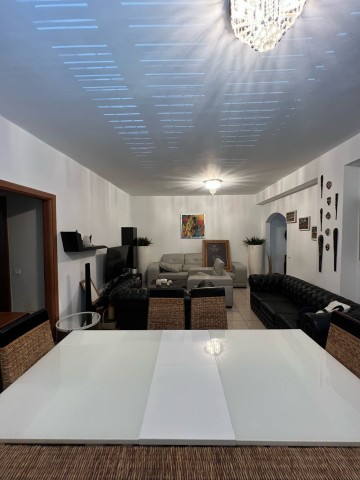 A Venda Apartamento T3, no Condomínio Interland, Morro Bento.