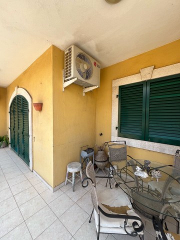 A Venda Apartamento T3, no Condomínio Interland, Morro Bento.