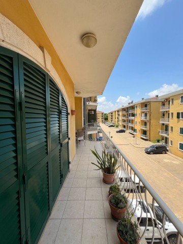A Venda Apartamento T3, no Condomínio Interland, Morro Bento.