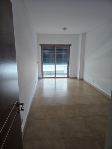 A Venda Apartamento T2, no Condomínio Dolce Vita, Talatona.