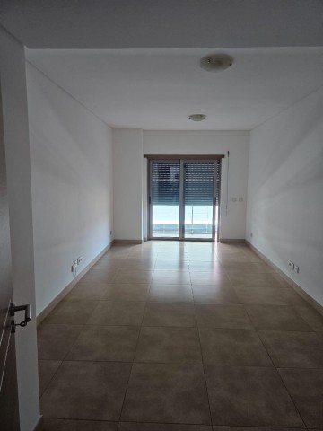 A Venda Apartamento T2, no Condomínio Dolce Vita, Talatona.