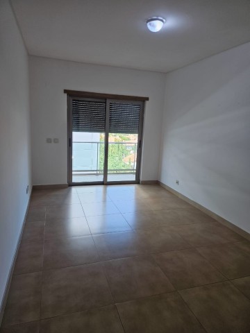 A Venda Apartamento T2, no Condomínio Dolce Vita, Talatona.