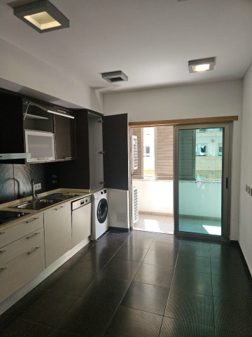 A Venda Apartamento T2, no Condomínio Dolce Vita, Talatona.