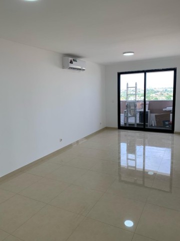 A Venda Apartamento T3, no Condomínio Boulevard, Patriota.