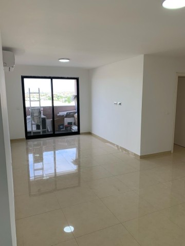 A Venda Apartamento T3, no Condomínio Boulevard, Patriota.