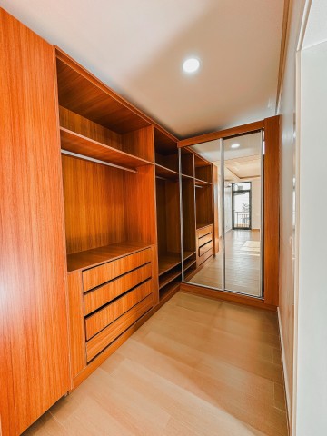A Venda Apartamento T4, no Patriota, junto ao Colégio Fermas.