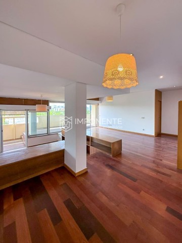 A Venda Luxuoso apartamento T4, no condomínio Ymoluanda, Talatona.