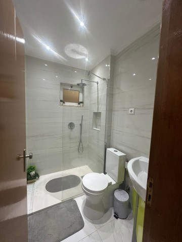 A Venda Apartamento T3, mobiliado, no condomínio Vale dos Pássaros - Talatona.