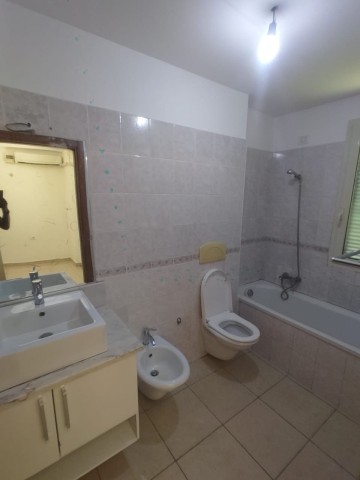 A Venda Apartamento T3, no Condomínio Interland - Morro Bento.