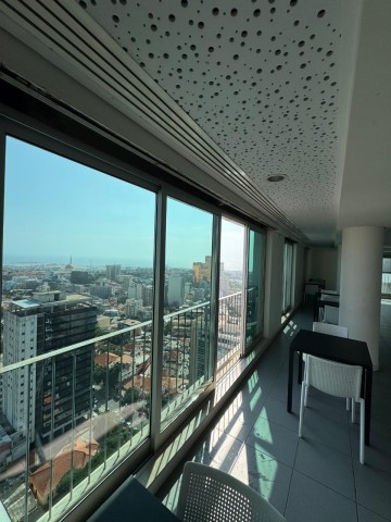 A Venda Luxuoso apartamento T2, mobiliado, no edifício Torres Oceano - Ingombota.