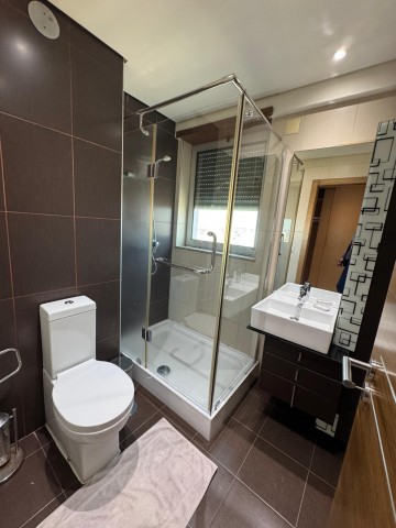 A Venda Luxuoso apartamento T2, mobiliado, no edifício Torres Oceano - Ingombota.