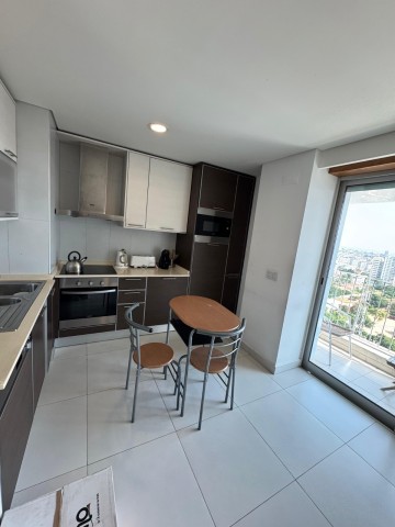 A Venda Luxuoso apartamento T2, mobiliado, no edifício Torres Oceano - Ingombota.