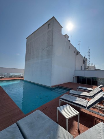 A Venda Luxuoso apartamento T2, mobiliado, no edifício Torres Oceano - Ingombota.