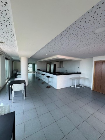 A Venda Luxuoso apartamento T2, mobiliado, no edifício Torres Oceano - Ingombota.