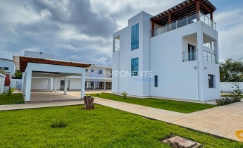 Comprar Luxuosa vivenda V5 corporativa, no Patriota, a 500m do Banco Sol.